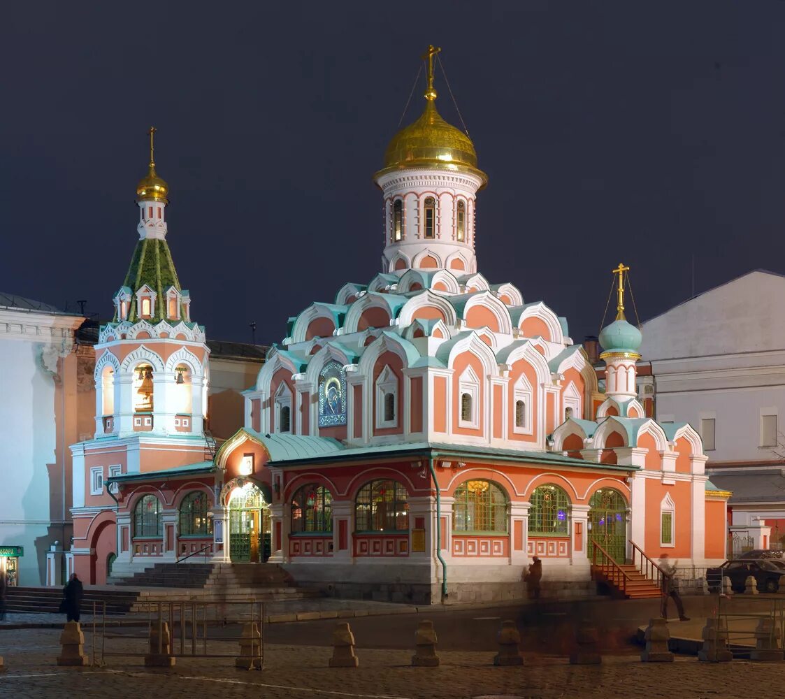 Площадь церкви