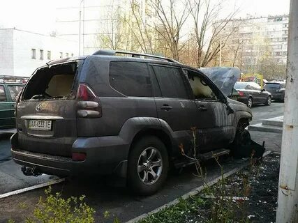 Горит ленд крузер