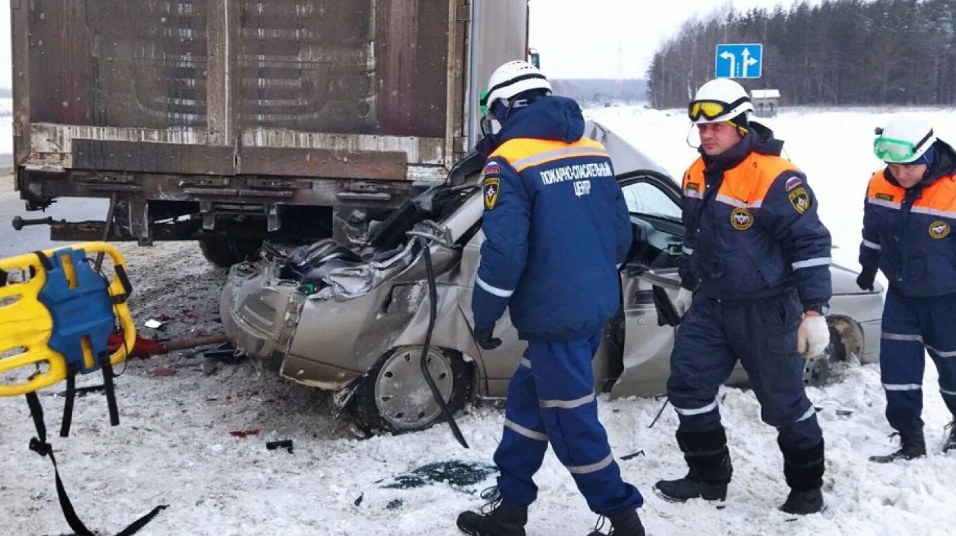 ДТП под Пензой легковушка залетела под фуру. Авария в Городищенском районе Пензенской области вчера. ДТП В Пензенской области сегодня на м5 в Городищенском районе. Авария в Пензенской области сегодня в Городищенском районе на м5. 30 декабря 2017 1710