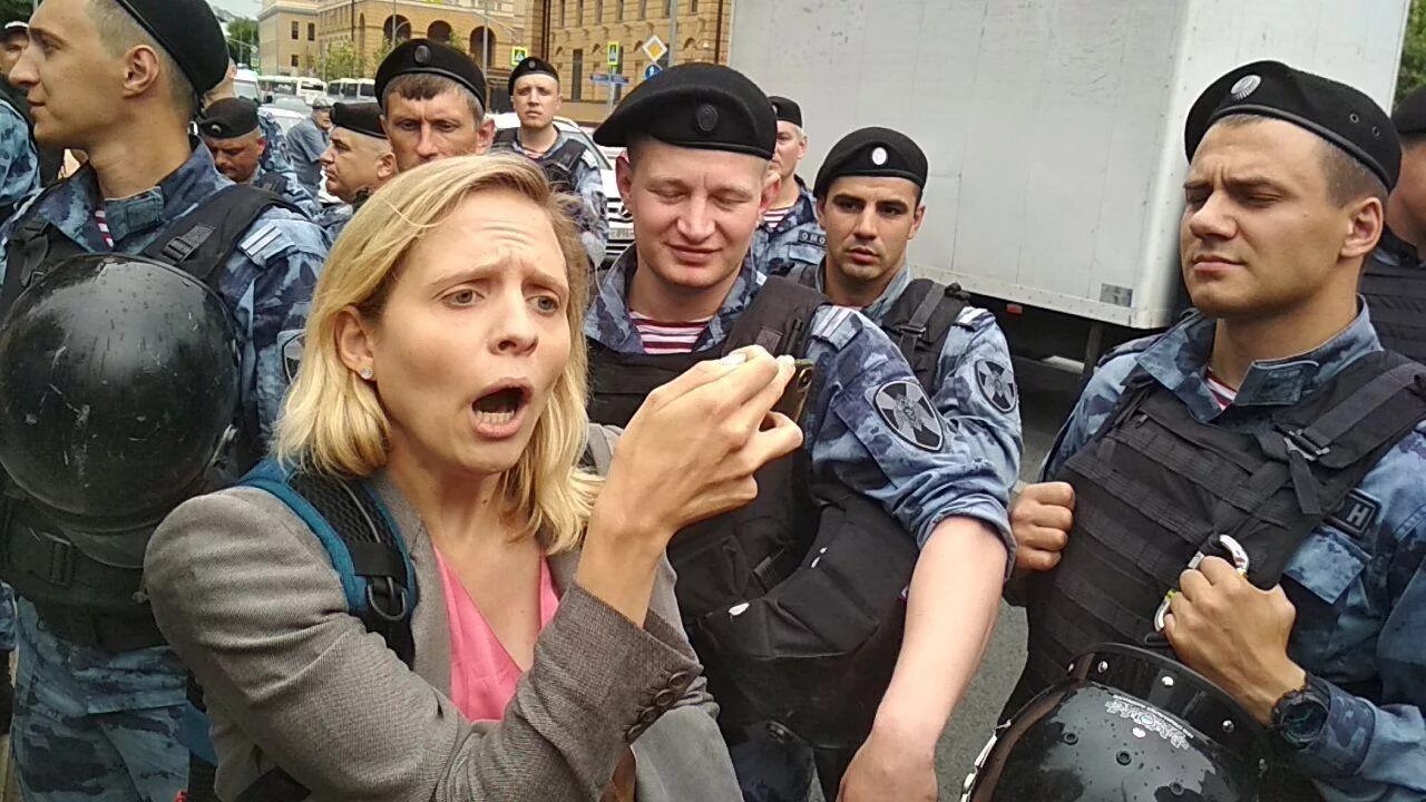 Провокаторы на митингах. Провокаторы в толпе. Российский беспредел.