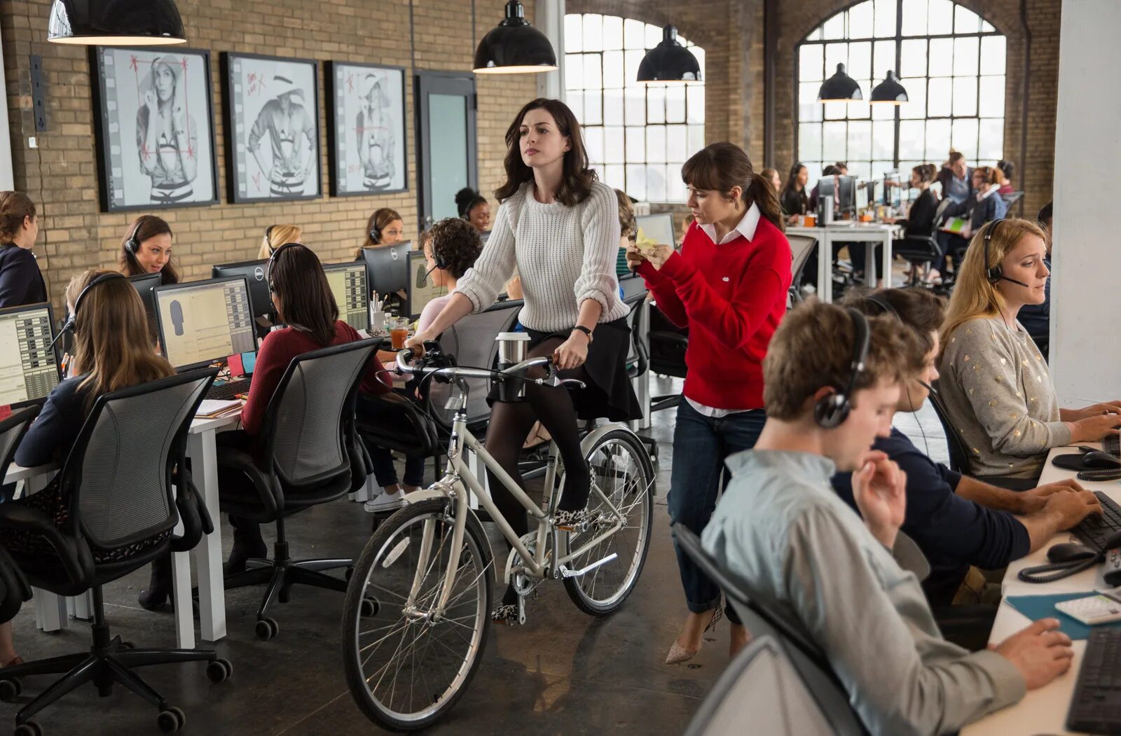 Стажёр фильм 2015. Intern raw. Стажер джулс остин. Intern raw. Intern raw.