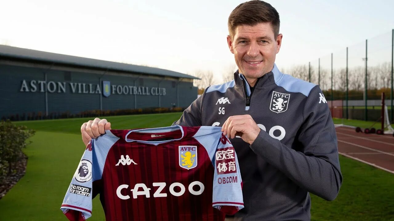 Открывается после замены игрока aston villa