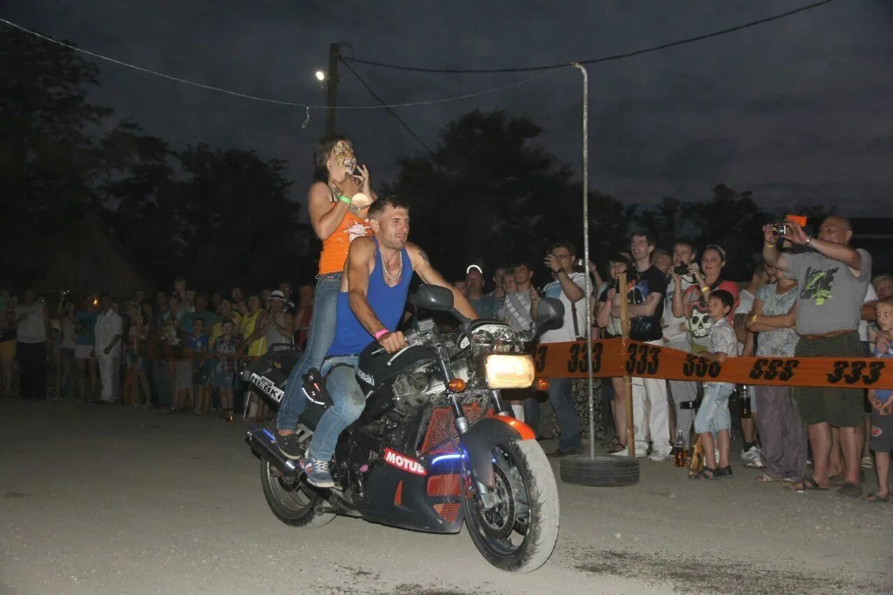 байкеры бунтари. соревнования мотоциклистов. состязание байкеров. соревнования мотогонщиков. байкпост кострома.