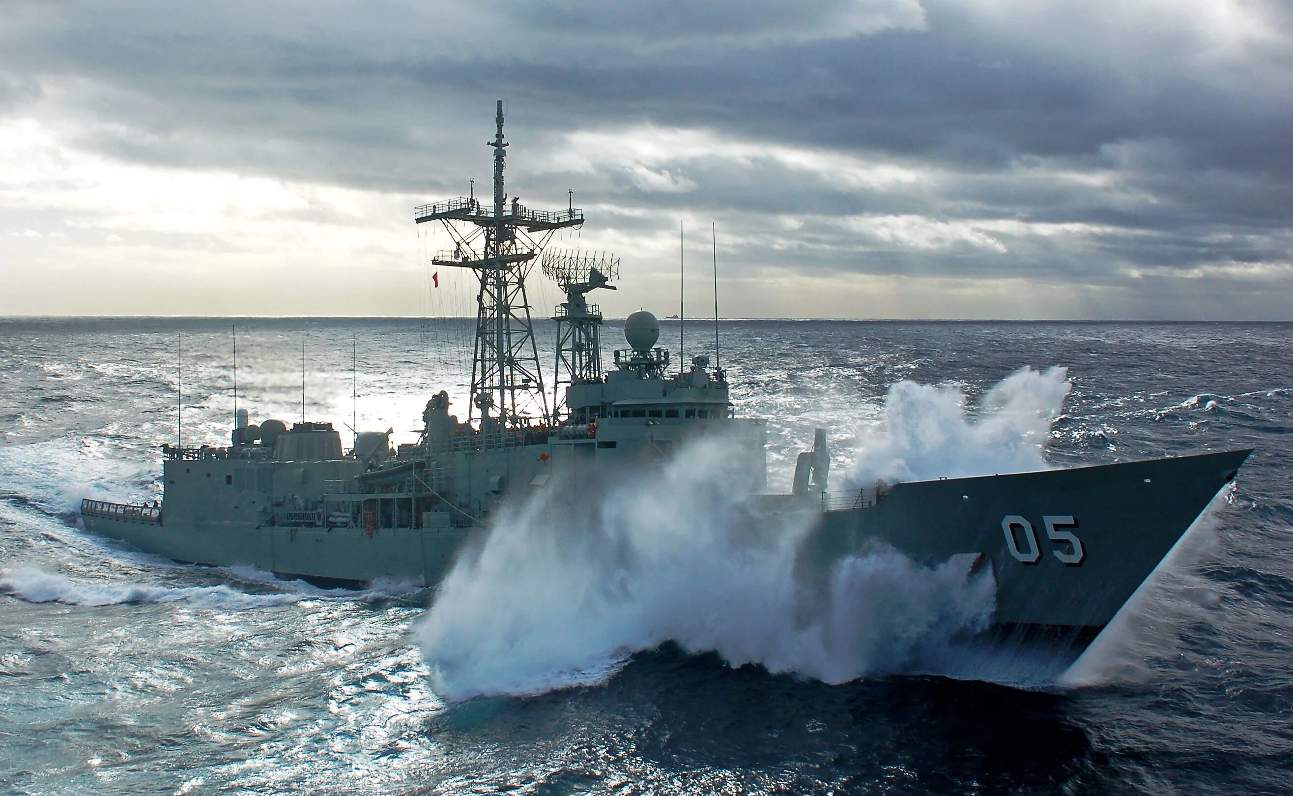 Uss stark. USS Stark (FFG-31). Фрегат ВМС США FFG (X). ВМФ России шторм. Военный корабль в шторм.