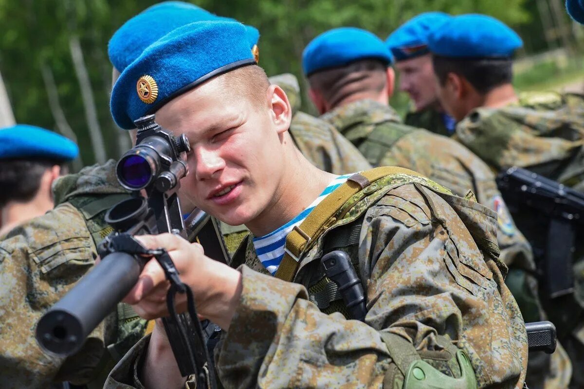 Десантники спецназ. Десантные войска ВДВ. Вооруженные силы РФ ВДВ. Солдат ВДВ РФ. ВДВ войска РФ.