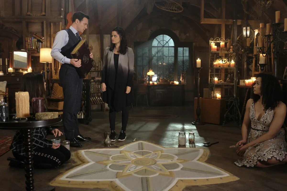 Зачарованные мэгги. Зачарована 1 1. Алисса милано 1998] charmed. Зачарована 1 1. Эми адамс жизель зачарованная.