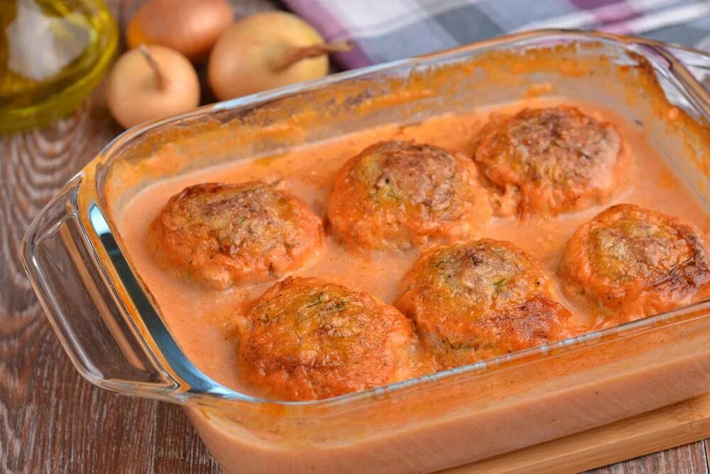 Тефтельки в духовке с подливкой. Приготовить вкусные тефтели с подливкой в духовке. Тефтели в духовке с подливкой. Тефтели в духовке с подливкой. Рыбные тефтели в духовке.