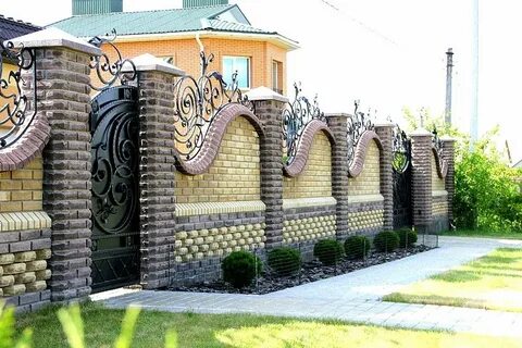 Красивый забор из кирпича фото