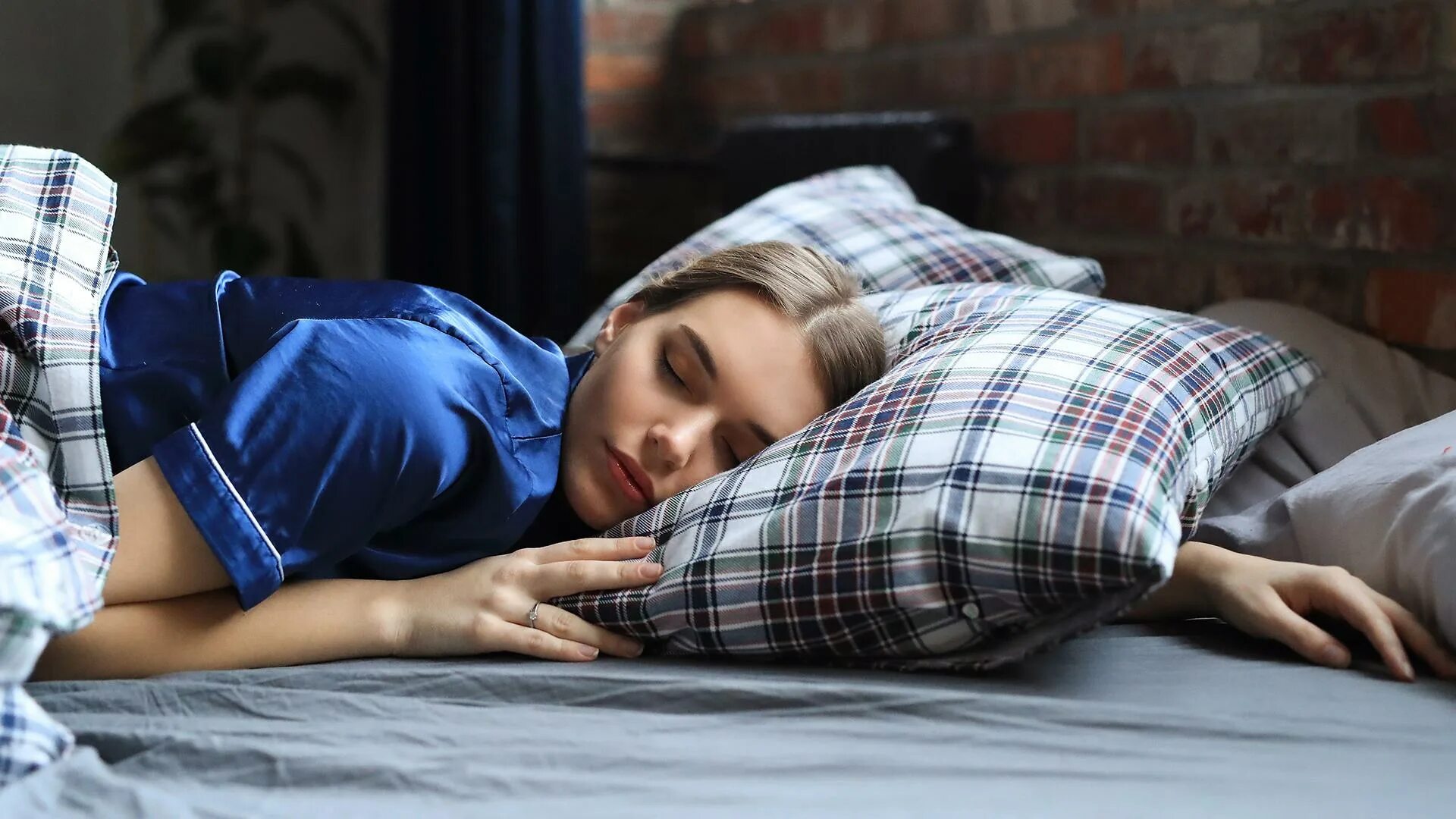 Галя хлеб мем. Когда сухое пятилетней выдержки это. Почему человек просыпается ночью без причины. Полифазный сон тесла. Новости смешные картинки.