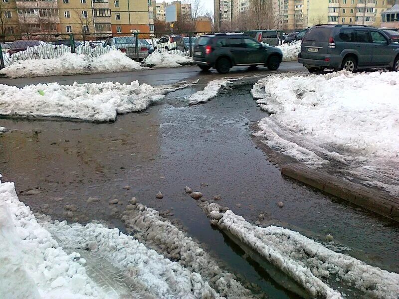 таяние снега. когда примерно растает снег. асфальт растаял. весенний снег. расстаял или растаял снег как.