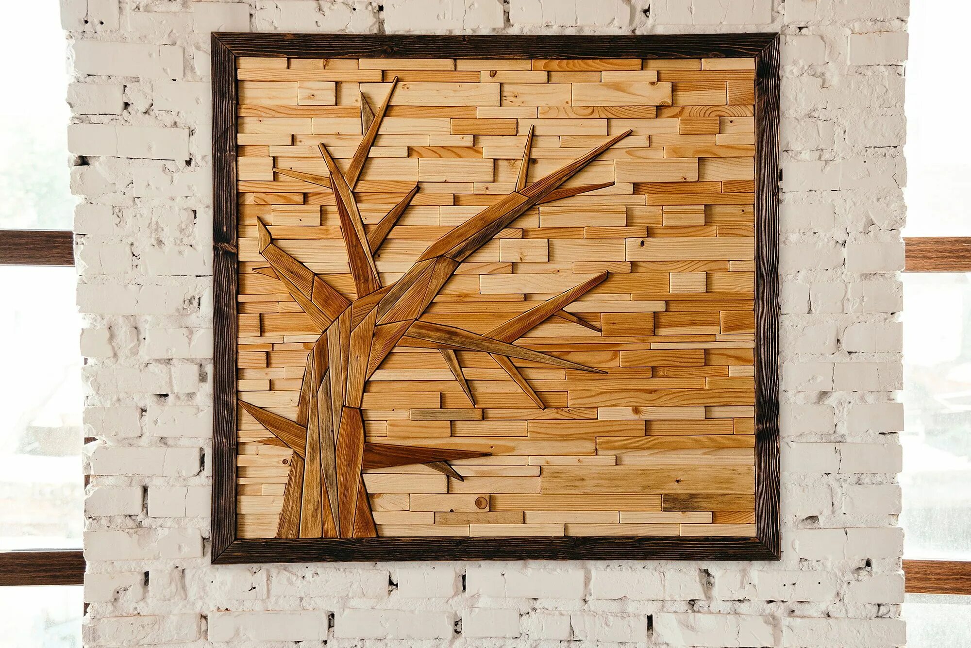 Панно из деревянных брусков. Декоративное деревянное панно. Панно "дерево". Панно из дерева на стену.