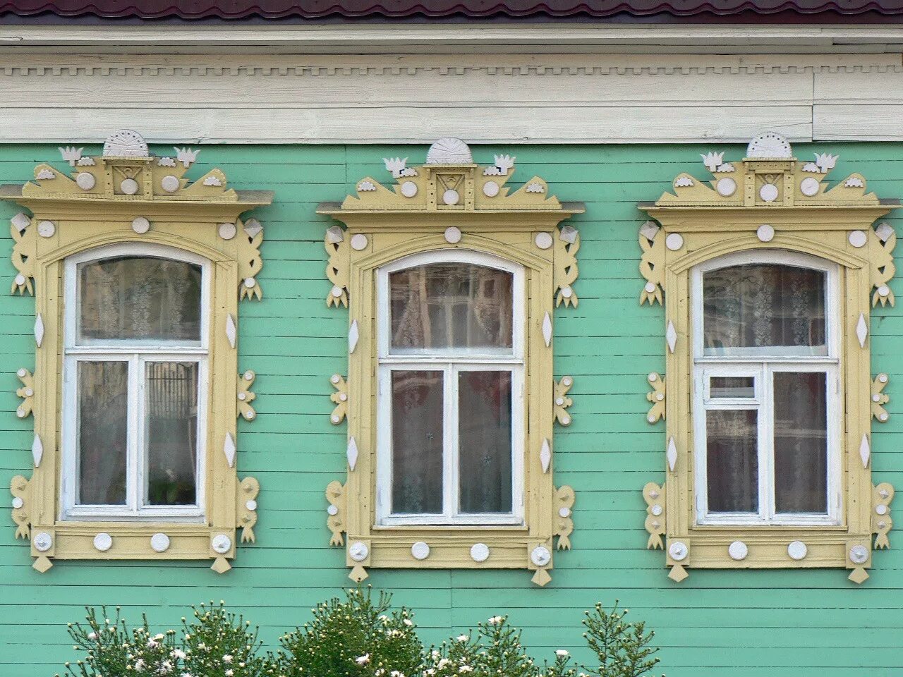 Тульский резной наличник. Красим наличники. Наличники на окна. Наличники карелии. Деревянное зодчество древней руси окна наличники.
