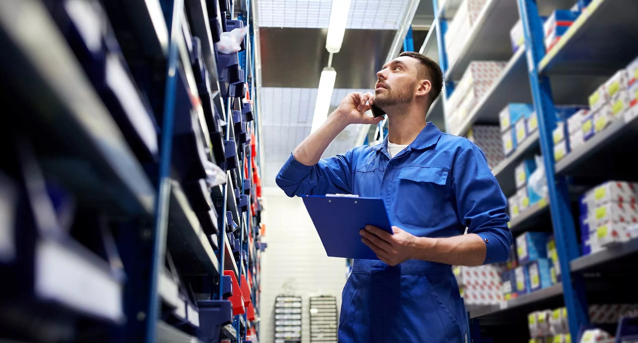 Purchase something. Потребитель иллюстрация. Люди с покупками. Закупочный процесс иллюстрация. Покупатели в магазине одежды.