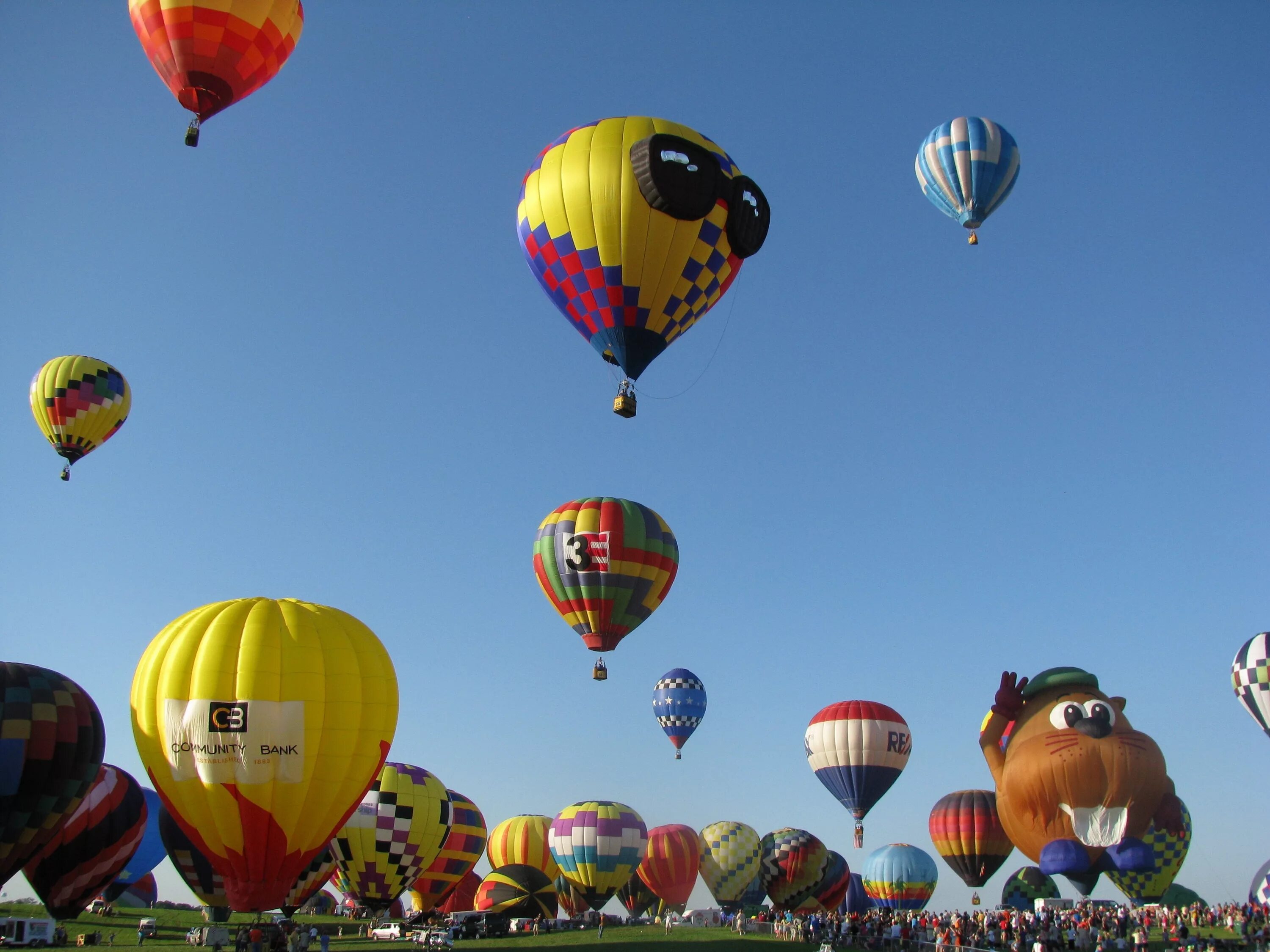 Flying balloon. Воздушные шары. Воздушный шар. Воздушные шары полет. Воздушный шар полет.