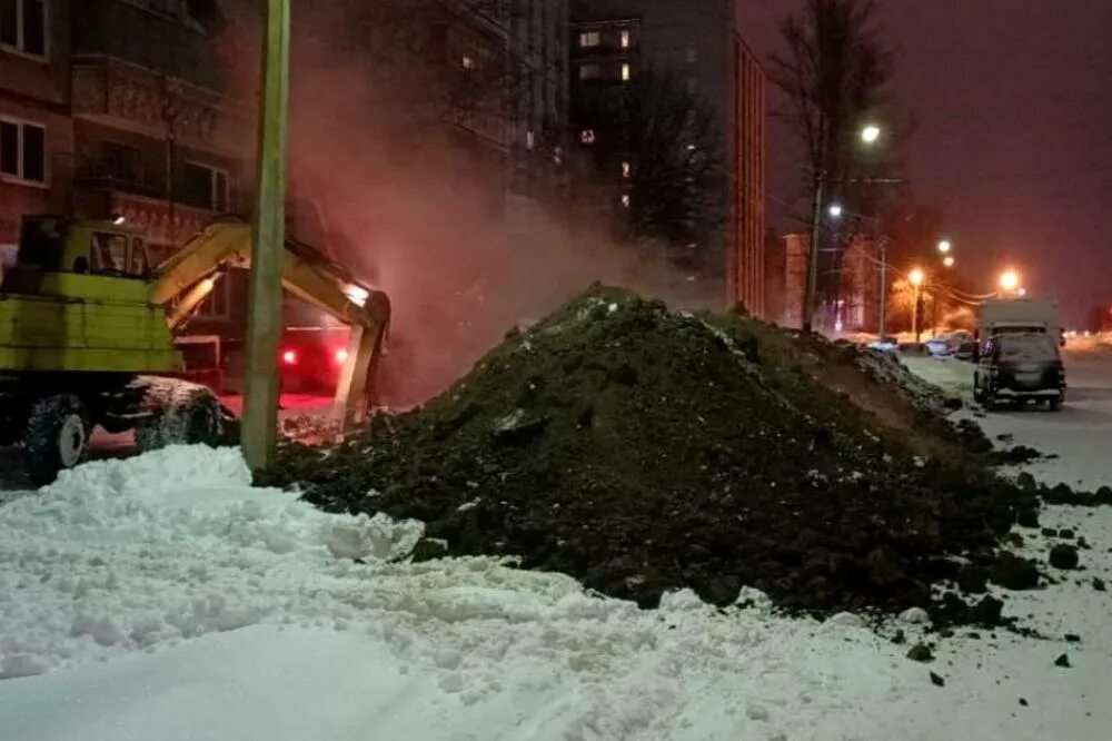 Когда дадут воду в железногорске курской сегодня. Теплосети Железногорск Курской. Железногорск Курская область ночью. Гортеплосети Железногорск Курская. Авария теплоносителя.