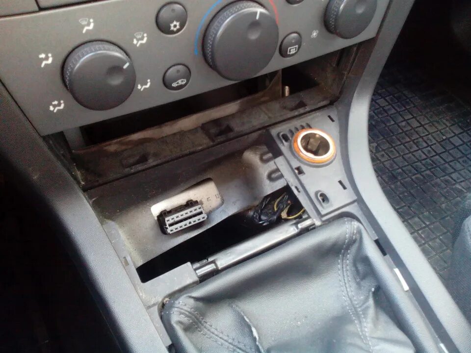 Как снять прикуриватель опель вектра б снятие прикуривателя Opel Vectra B, 1,8 л, 1999 года своими руками DRIVE2