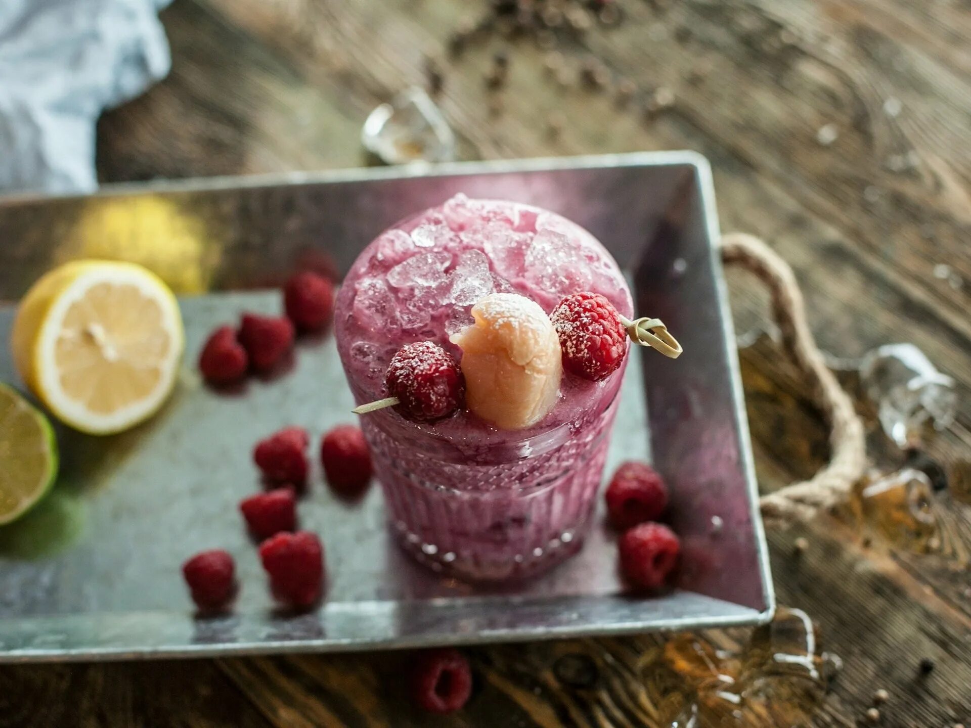 десерт мороженое с фруктами. манговое мороженое. мороженое с фруктами. фруктовый лед. маседуан де фрюи.