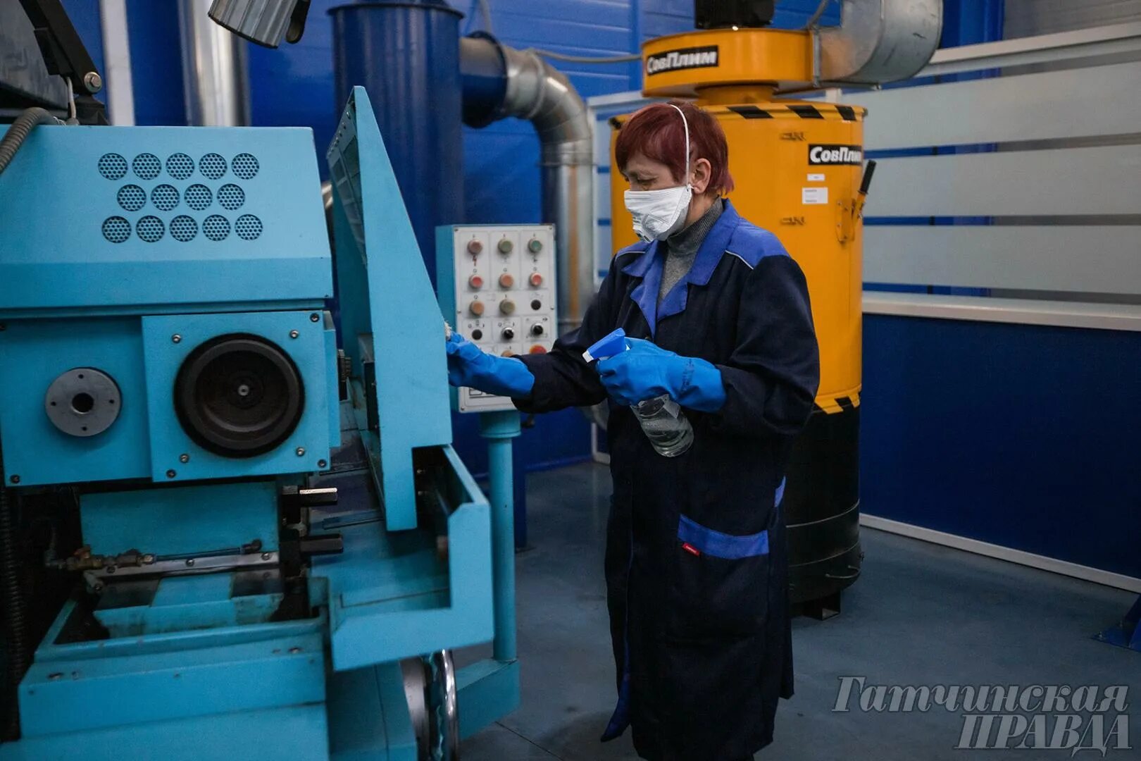 Гатчина завод работа. Завод кингспан в гатчине. Пф кмт ломоносовский опытный завод. Ломоносовский завод кмт. Гатчинский молочный завод галактика.