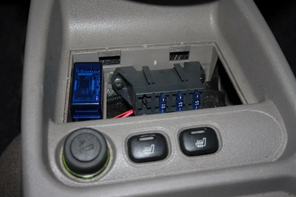 Где находится разъем на калине. Obd разъем калина 2. диагностический разъем ваз 1118. разъём обд калина 2. разъём obd2 lada kalina.
