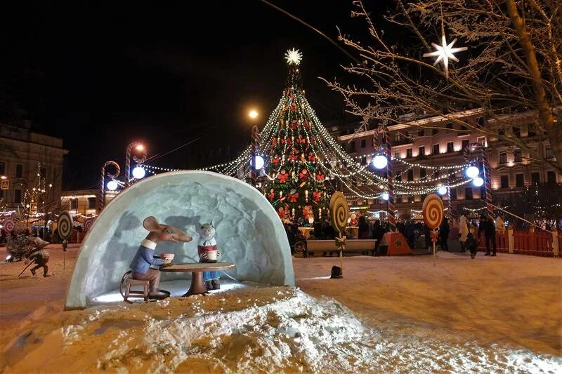 Манежная площадь санкт-петербург ярмарка. Петербург манежная площадь 1860. Ярмарка на манежной площади 2021. Манежная площадь спб 2022. Рождественская ярмарка в спб 2022 на манежной площади.