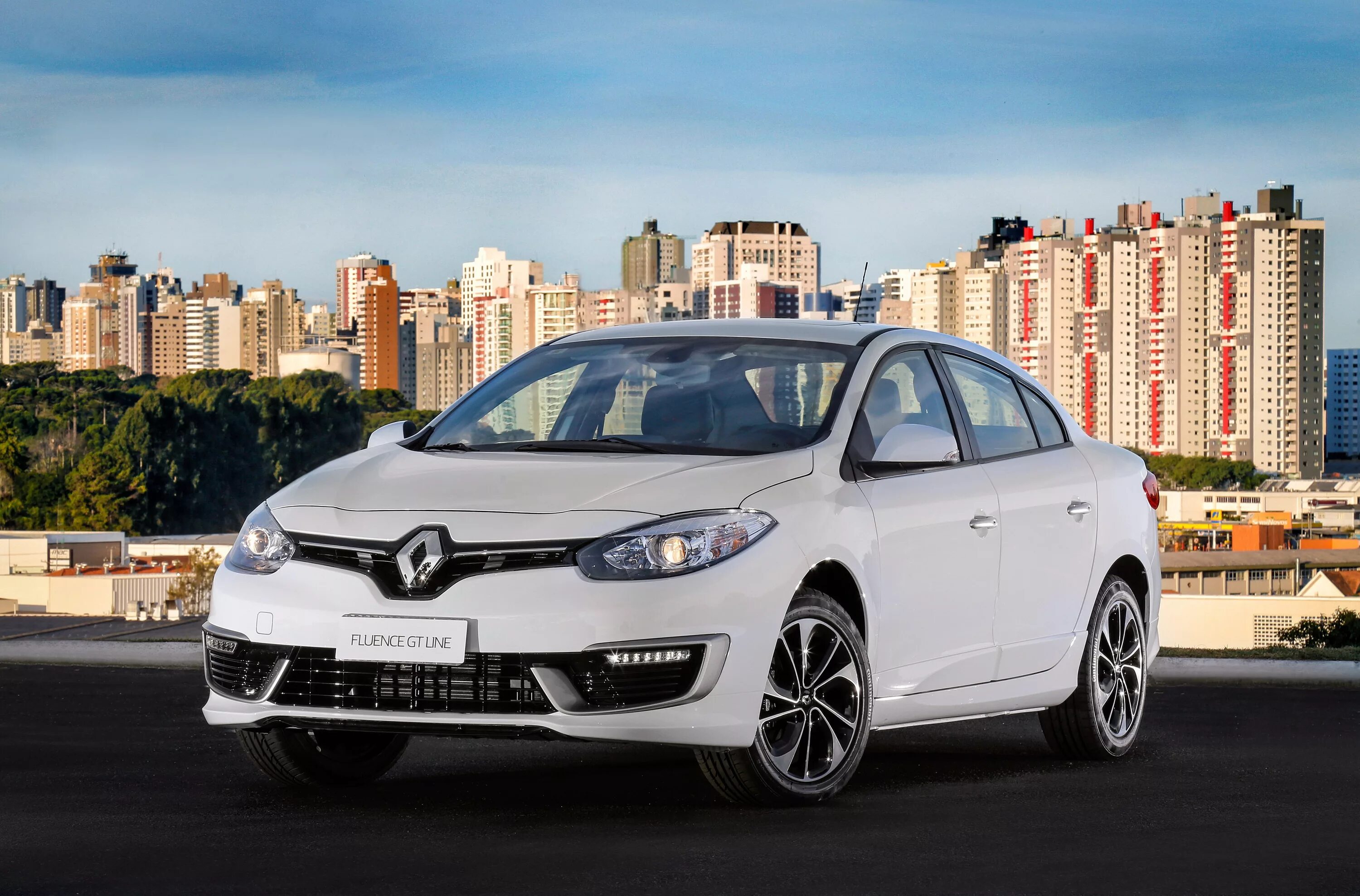 Renault флюенс. Renault Fluence. Рено Флюенс 2022. Рено Флюенс 2021. Renault Fluence 2016.