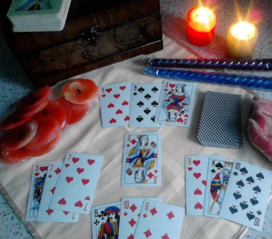 Гадание на игральной колоде карт. Гадать на игральных. карты для гадания красиво. фото гадания на игральных картах. фото гадаю на картах.