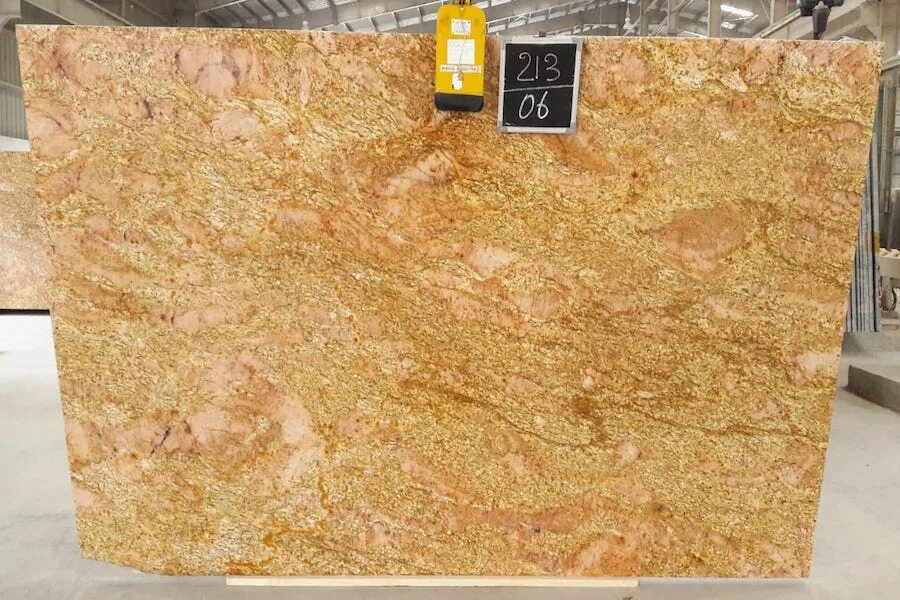 Слэб гранита империал голд. Империал голд мрамор. Слэб гранит империал ред нью. New imperial red гранит. Гранит империал.
