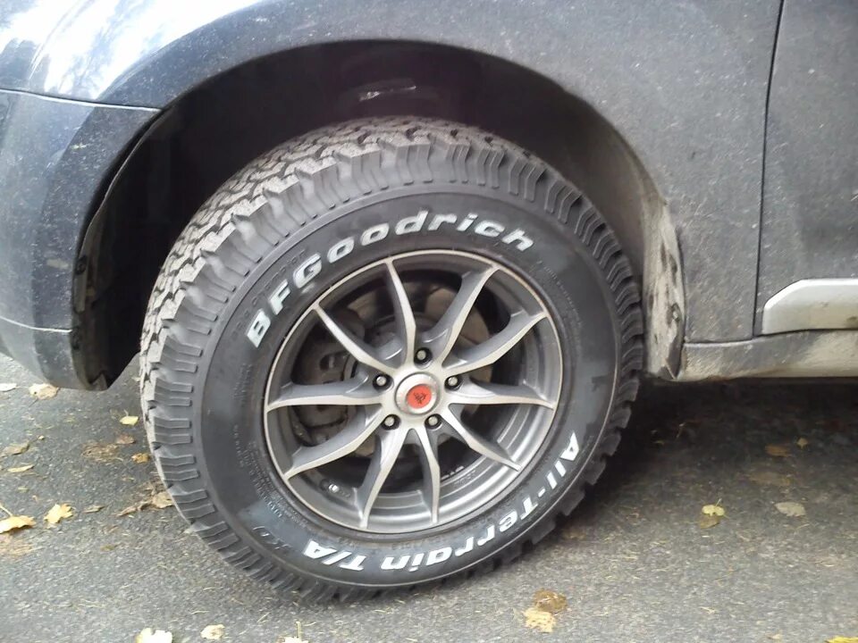 Колеса 235/70/16 на outlander xl. Колесо mitsubishi outlander 16 r16. 215/70 r16 аутлендер. Резина митсубиси аутлендер. 225/65 r17 outlander xl.