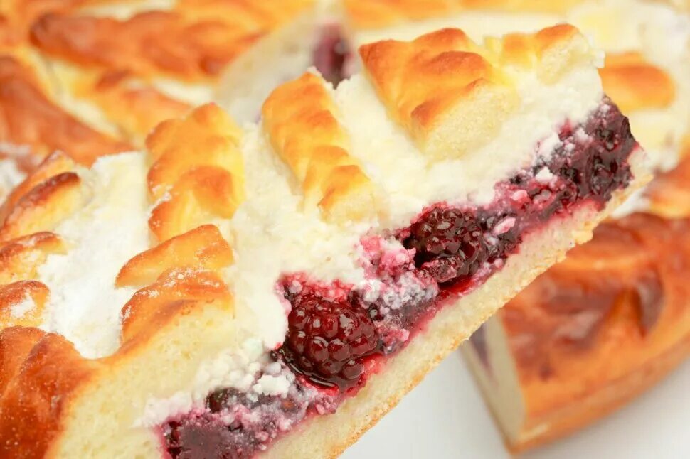 Пирог с малиновым джемом в духовке. Пирог с малиной. 20 августа марины пимены. Пирог с джемом. Сладкие пироги.