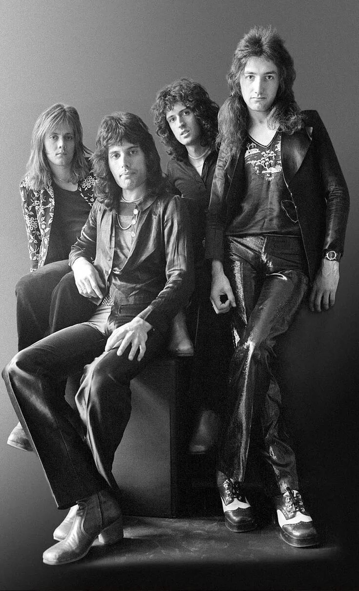 Queen 1974. Группа квин 1974. группа квин 1970. квин группа 1973. группа куин 70.