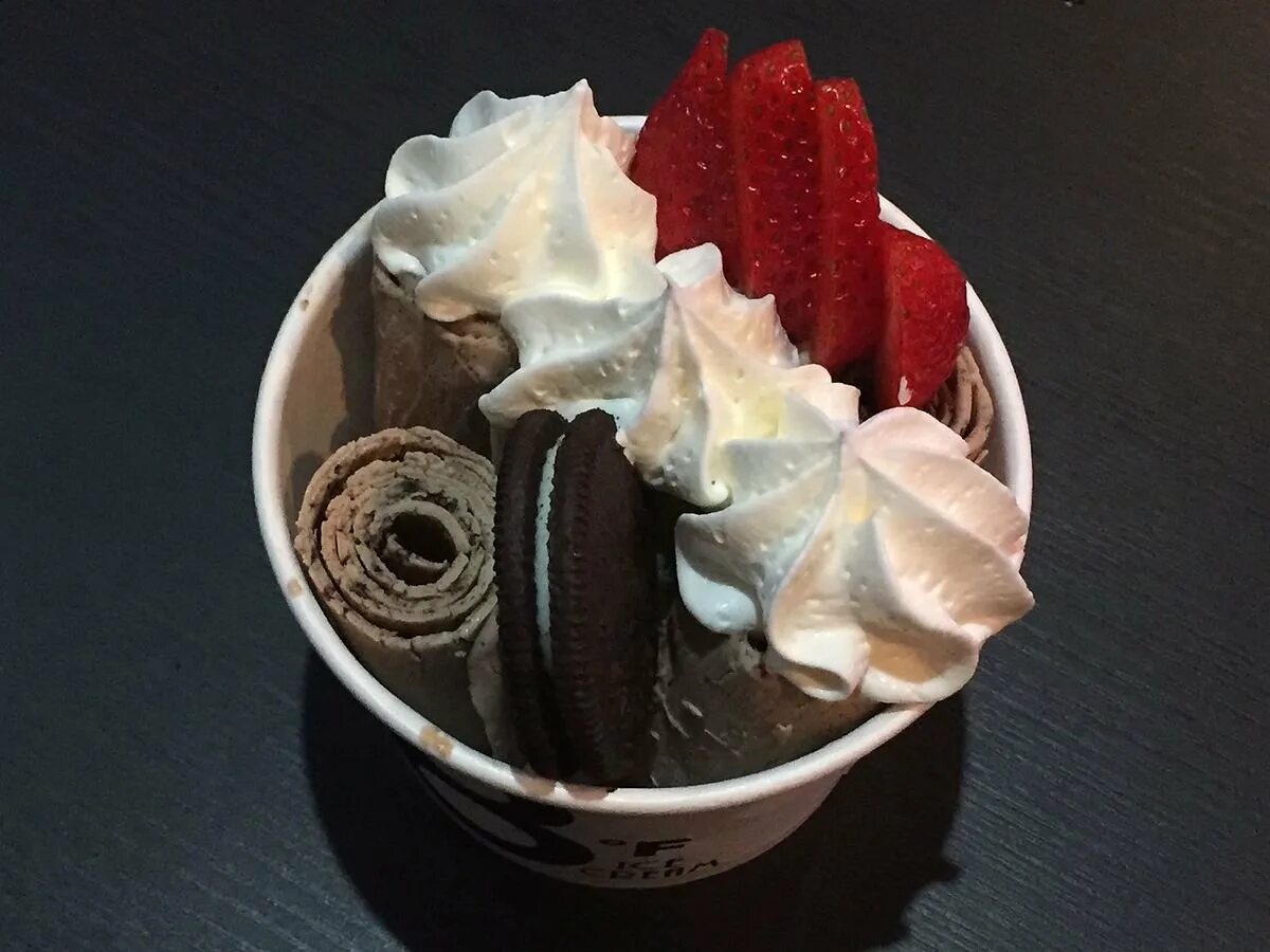 Таю как мороженое. Тайское ролл мороженое. ice cream roll тайское мороженое. жареное ролл мороженое. жареное мороженое (thai ice cream rolls).