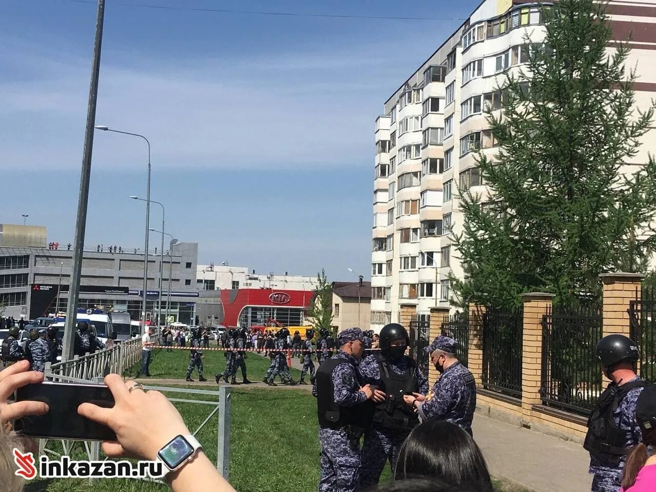 Гимназия 175 Казань стрельба. Гимназия 175 Казань траур. Казань 11.05.2021 фото. Нападение стрелка