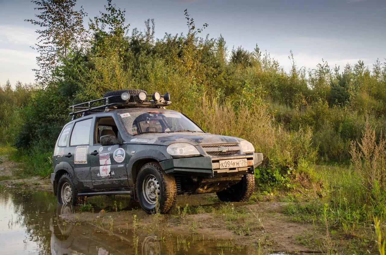 Нивы кидать. Нива Шевроле ралли. Chevrolet Niva раллийная. Street Rally Шевроле Нива. Нива Шевроле -1990г.