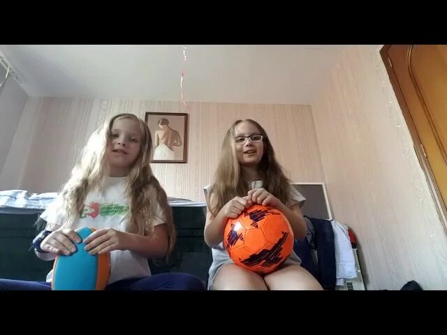 Что можно поделать у подруги в гостях. Идеи чем заняться с лп. чем заняться с подругой дома. во что можно поиграть с подругой. идеи во что поиграть с подругой дома.
