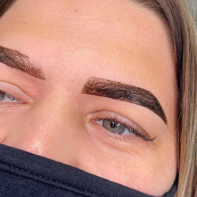 перманентный татуаж бровей. волосковый татуаж бровей калуга. перманент бровей пудровое напыление. перманентный макияж волосковая техника. брови татуаж туз.