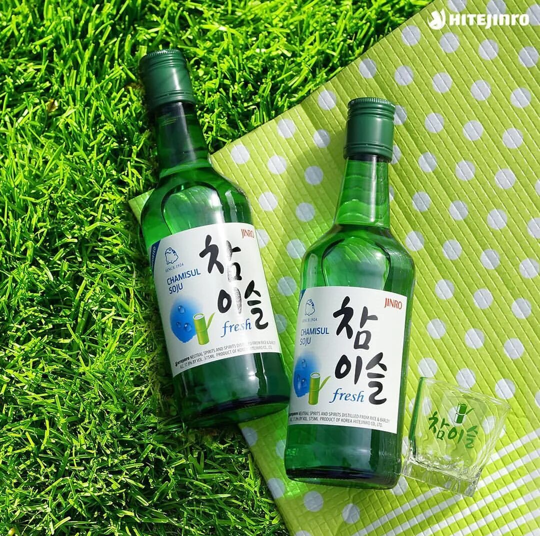 Корейский алкоголь соджу. Алкогольный напиток соджу Корея. Соджи напиток как пить