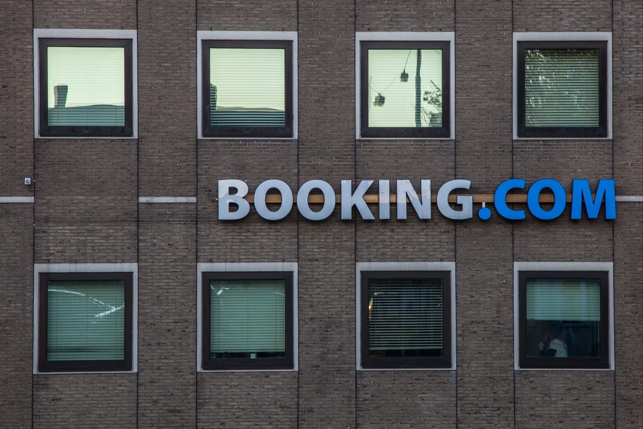 Офис booking Амстердаме. Booking. Booking com офис. Booking Office картинки.