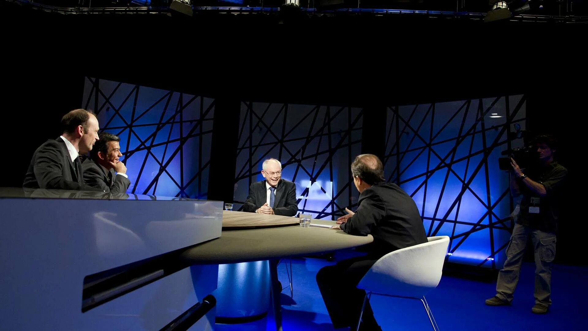 Tv5 monde +18 europe filmleri. Movie name фильм. Tv5monde +18. Tv5 lordfilmy. Tv5monde +18.