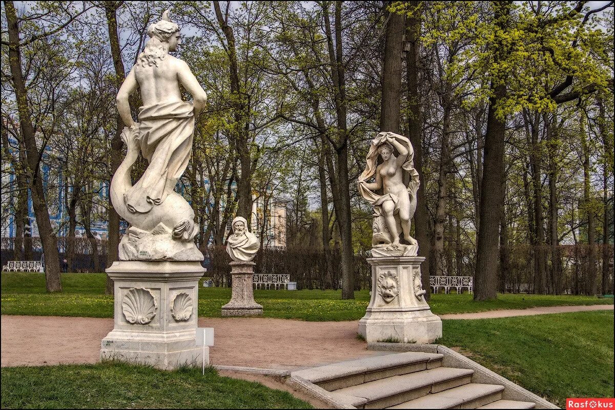 Парк фигуры. Екатерининский парк Царское село скульптуры. Парковая скульптура Екатерининский парк. Царское село парк статуи. Скульптуры в Екатерининском парке.