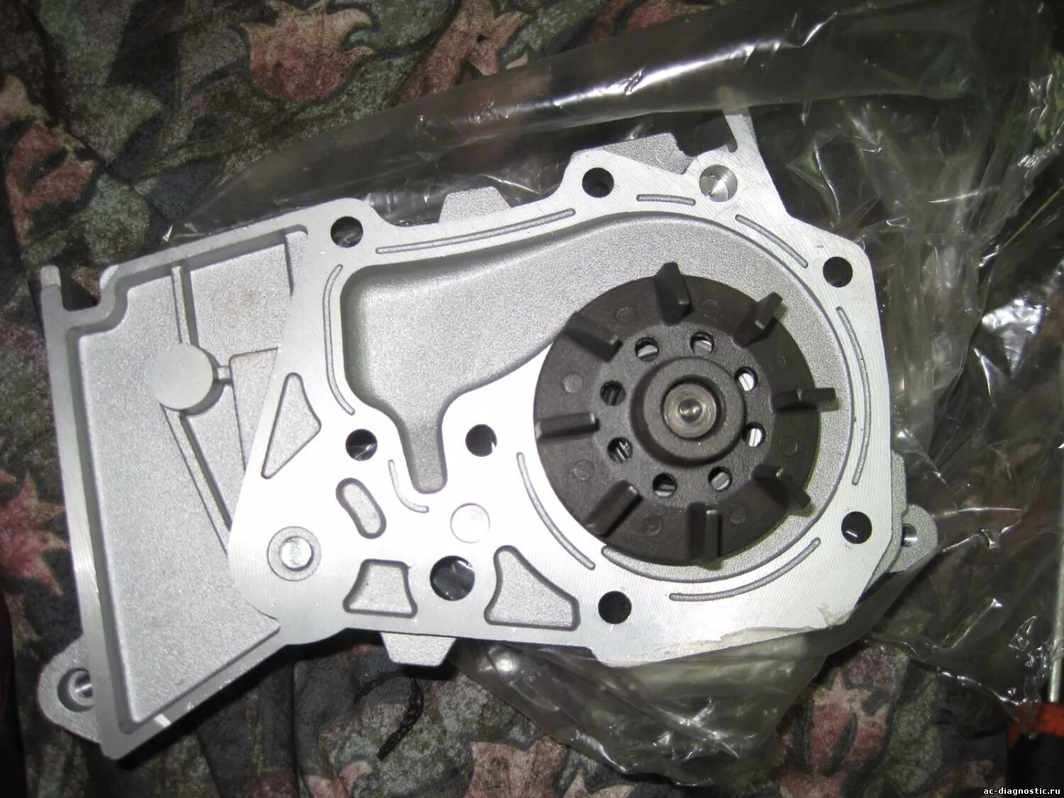 помпа рено меган 2 1. помпа рено меган 2. 6. помпа k4m renault 210100753r. 6.