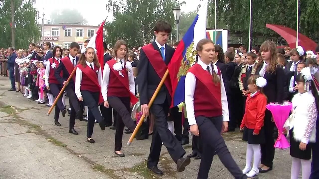 Новости челно вершины. Школы Челно-Вершинского района. Школа Озерки Челно-Вершинский. Школа в с. Челно-вершины , Самарская область. Площадь с Челно-вершины.