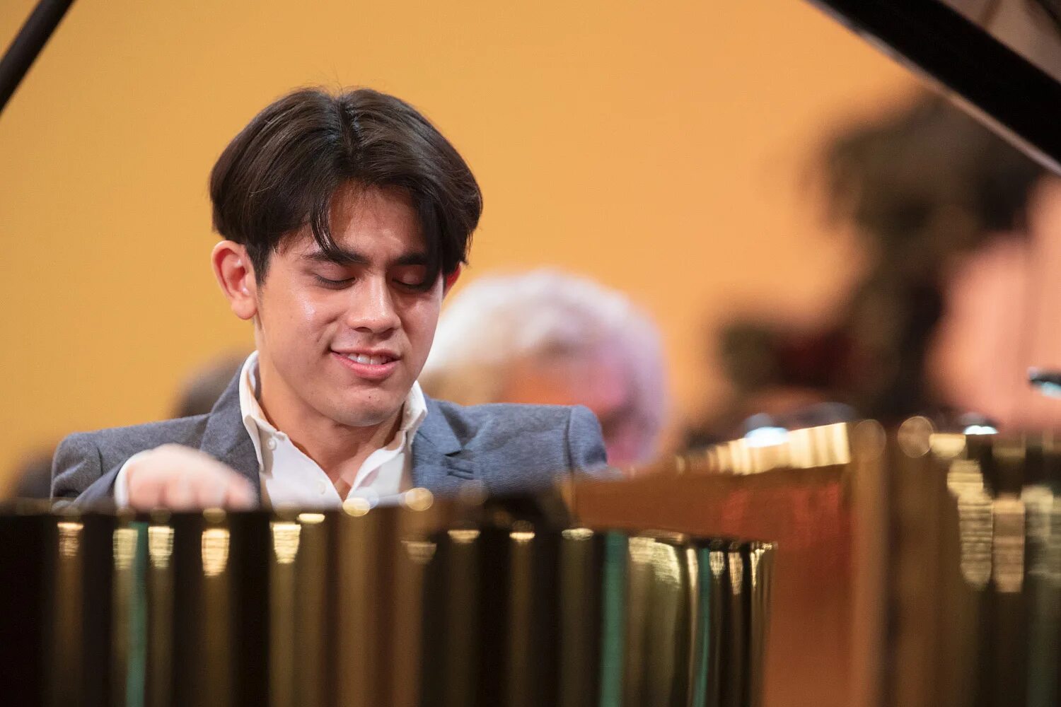 Джордж харлионо. Джордж харлионо dior. Джордж харлионо. Джордж харлионо пианист. Концертмейстер конкурса чайковского.