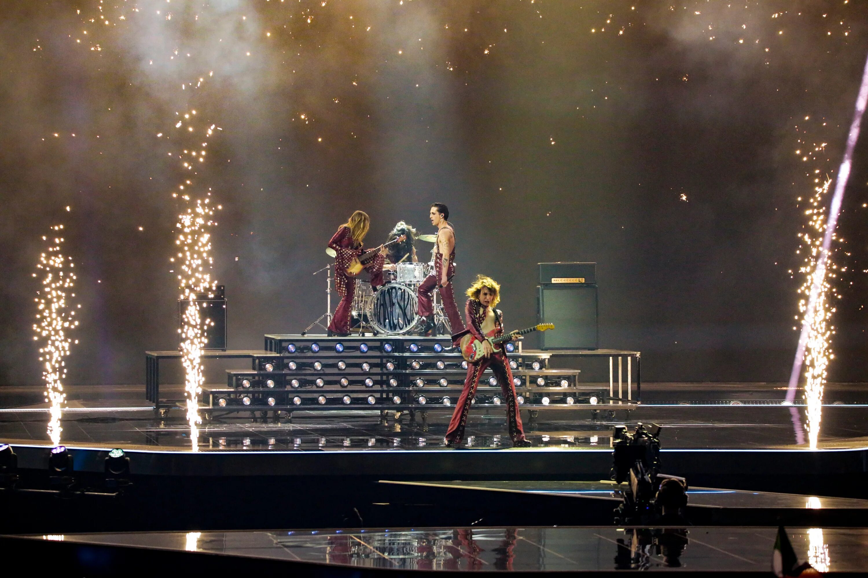 Eurovision finals. Италия Евровидение 2021 Maneskin. Манескин Евровидение 2021. Måneskin победитель Евровидения 2021. Måneskin zitti e buoni Евровидение 2021.