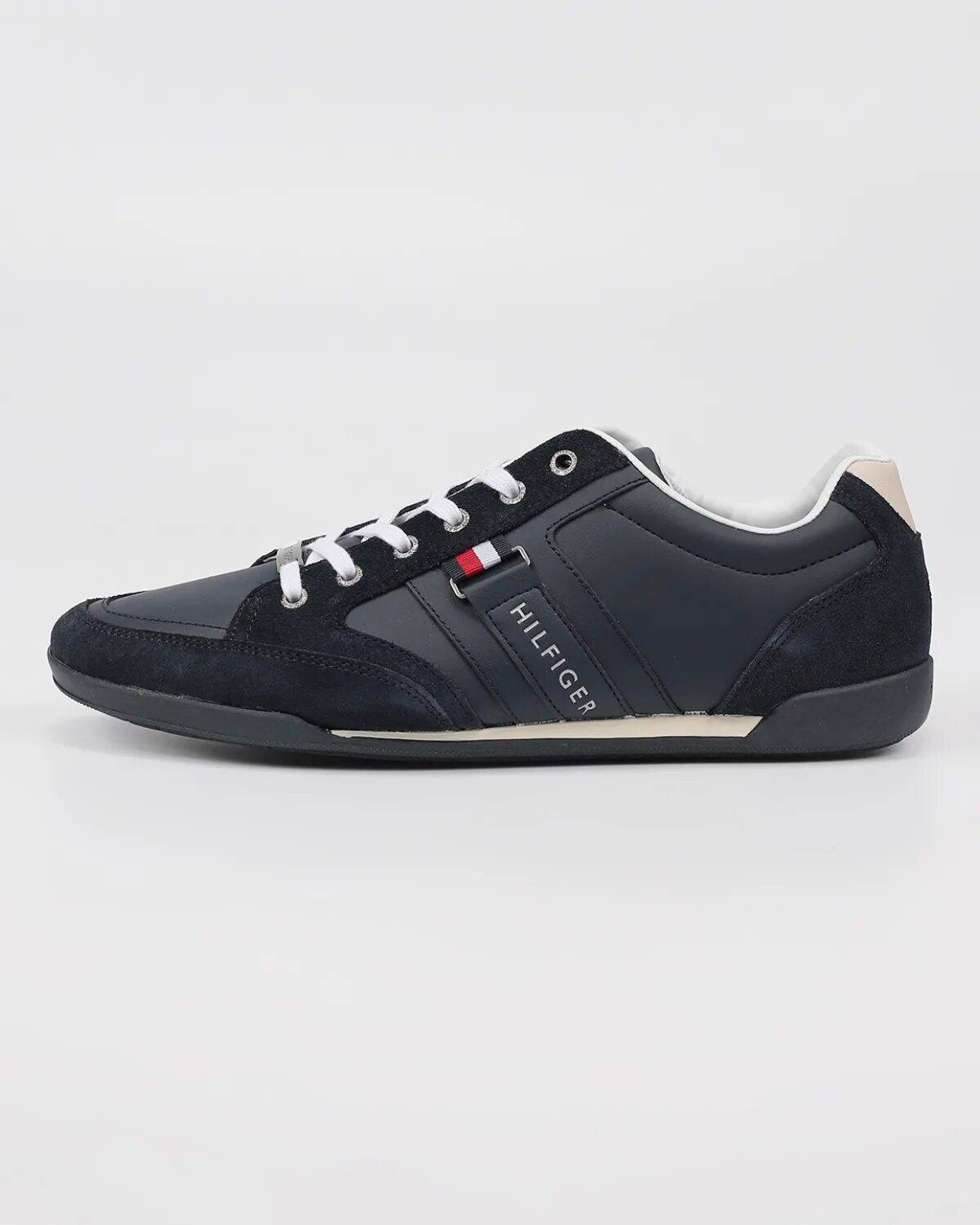 Кроссовки белые tommy hilfiger. Кеды томми хилфигер. Белые кеды томи томми хилфигер. Кроссы hilfiger. Кроссовки tommy hilfiger мужские.