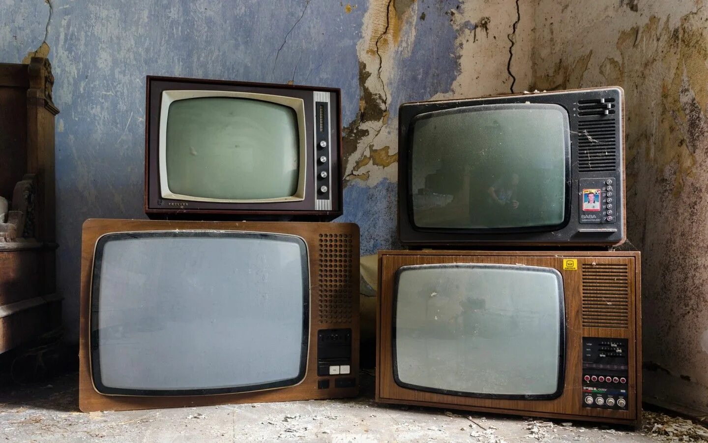 Сайты телевизоров в россии. Старый телевизор. Старинный телевизор. Советский телевизор. Древние телевизоры.