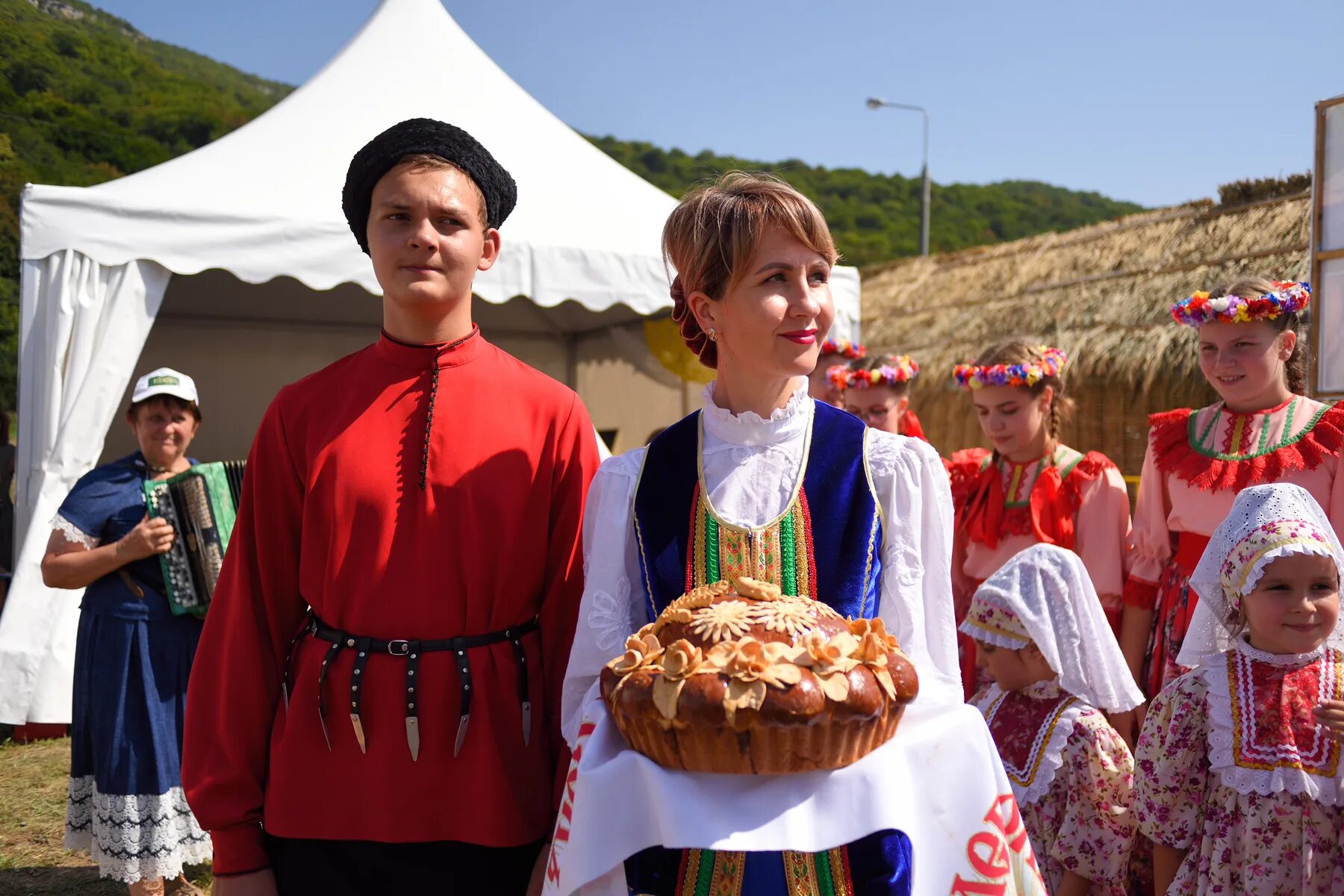 Какое население республики адыгея. Фестиваль адыгейского сыра. Фестиваль адыгейского сыра 2022. Фестиваль адыгейского сыра в Адыгее. Фестиваль адыгейского сыра 2023 Даховская.