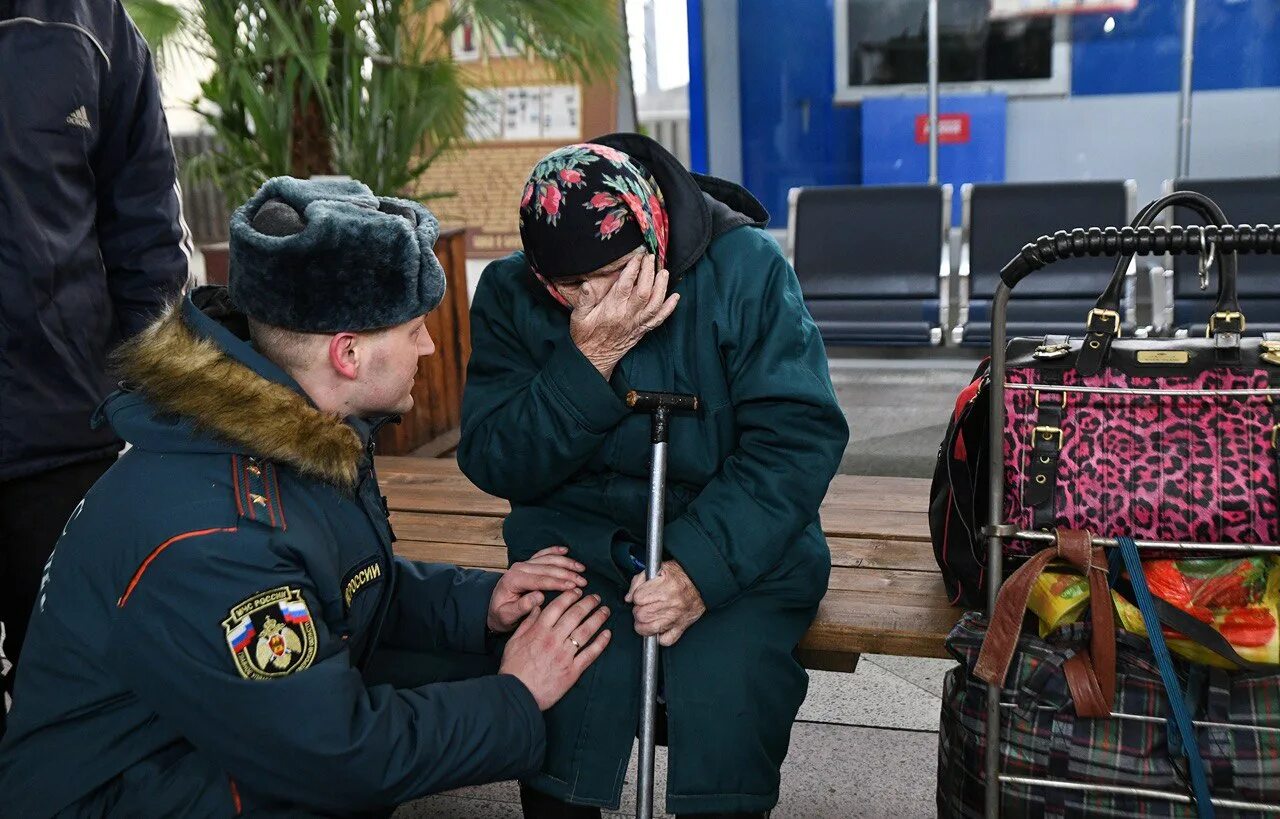 Новости свежее. Украинские беженцы. Беженцы и вынужденные переселенцы. Беженцы из Украины в Россию 2022. Беженцы в РФ.