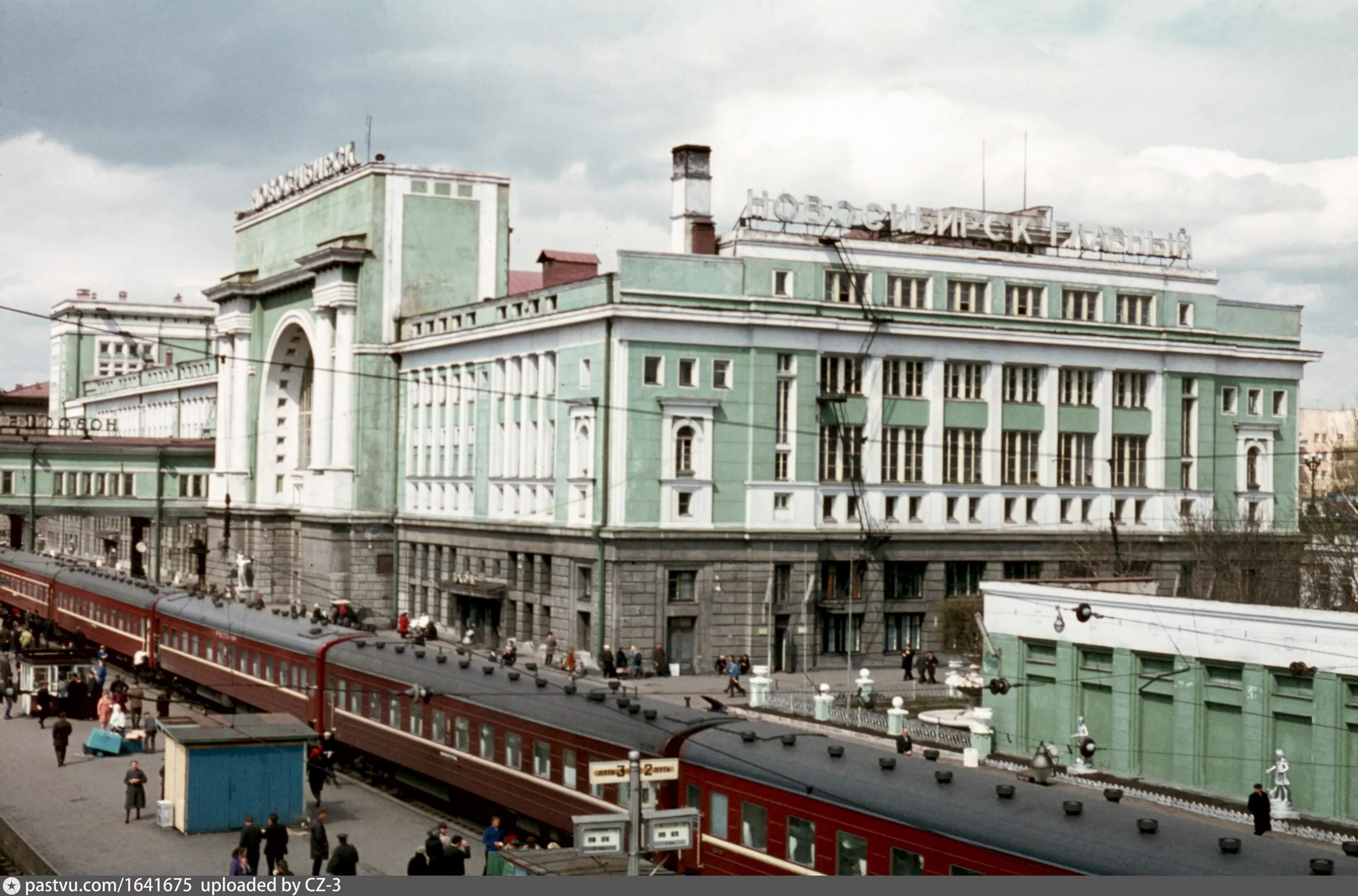 Сайт вокзала новосибирск. Станция Новосибирск-главный, Новосибирск. Вокзал станции Новосибирск-главный. Новосибирский вокзал главный. Вокзал Новосибирск главный 1941.