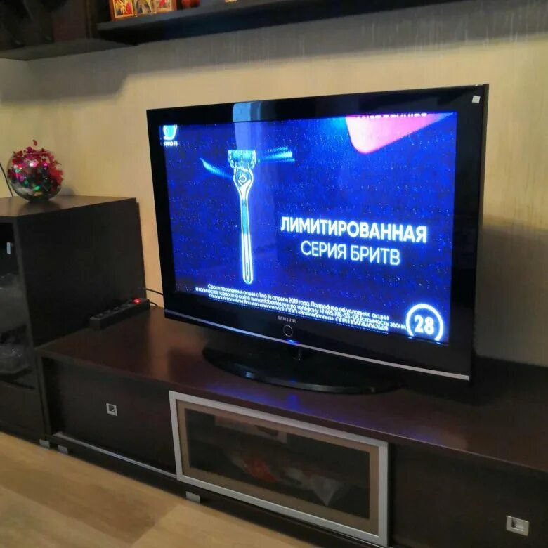 Телевизор lg 3d 42 дюйма 2012 крепления. Lg диагональ 107см. Телевизор 42 дюйма это. Телевизор philips 42pfl3312s/60. Плазма самсунг 43 дюйма.