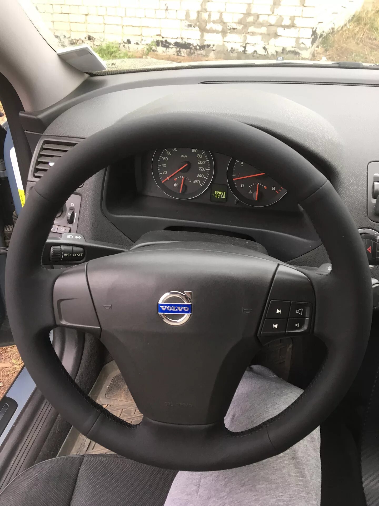 Шильдик вольво s80 ii. Вольво тяжелый руль. Руль volvo s40. Руль хс90. Вольво тяжелый руль.